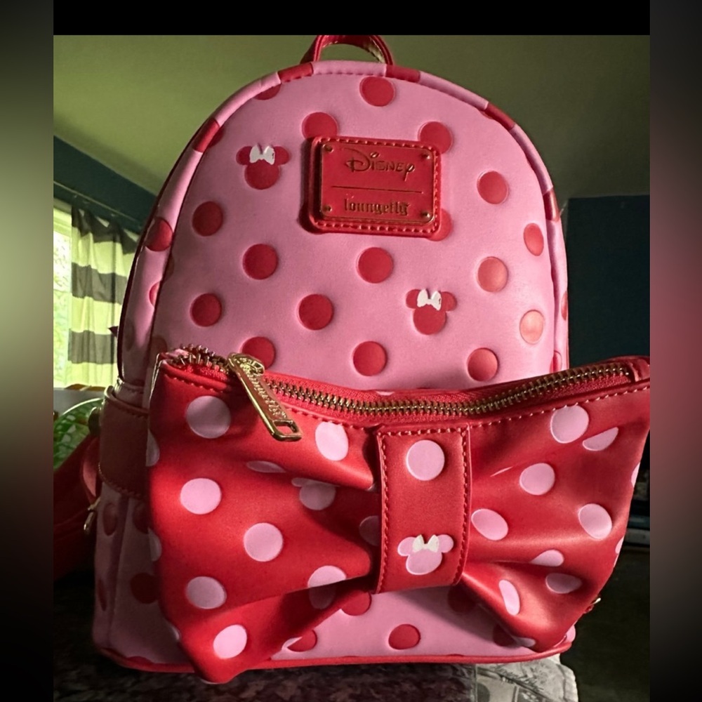 Disney Minnie Mouse Pink Polka Dot Bow
Convertible Mini Backpack Loungefly - Picture 5 of 9